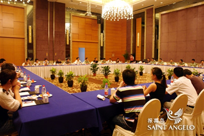 报喜鸟慰问子弟兵 警民共建情义深