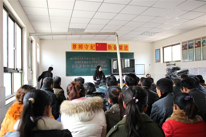 暖冬行动 这个冬天不再冷 ——报喜鸟爱心捐衣活动